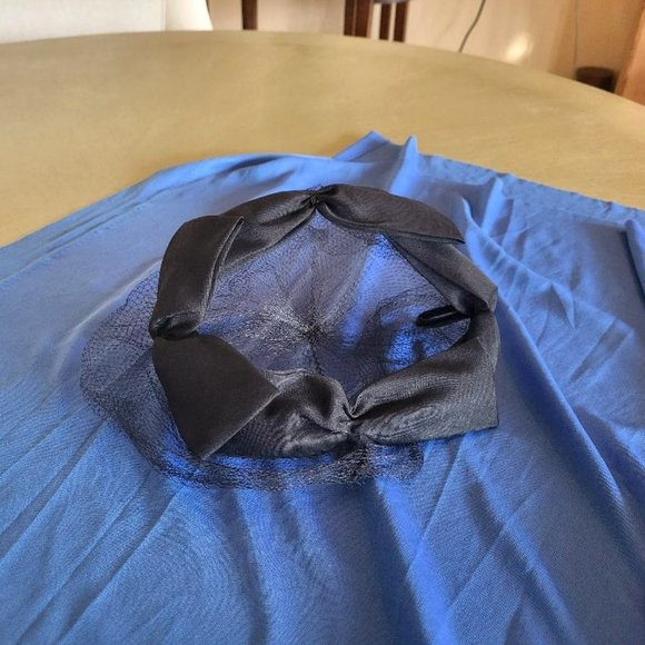 Vintage 1950's Black Headband/Fascinator Style Hat with Netting - Picture 7 of 8